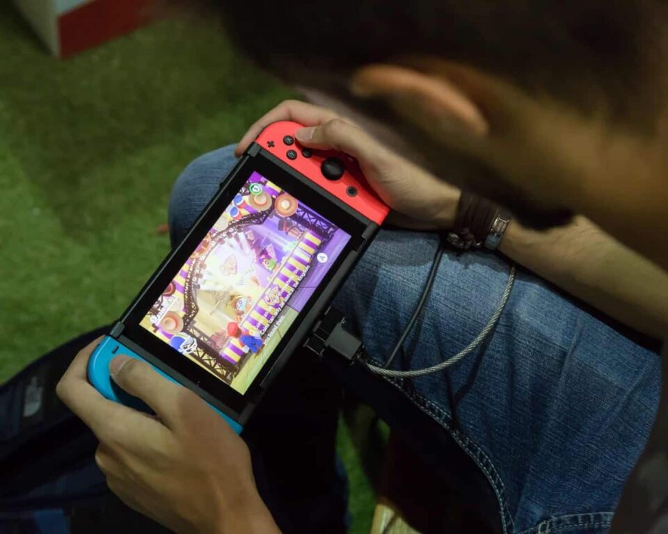 How to Use Wireless Headphones with a Nintendo Switch? TechSnivel